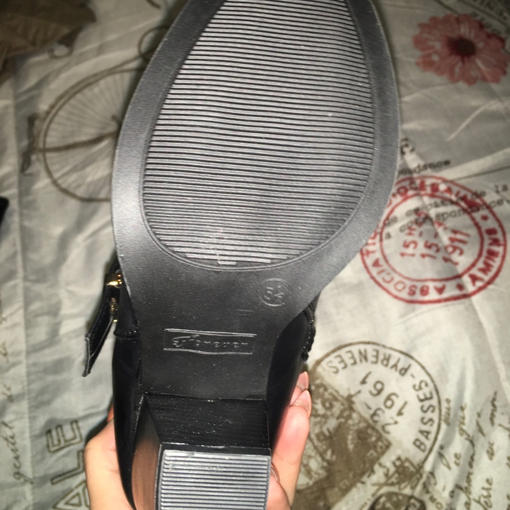 Boots - Picture 3 of 3